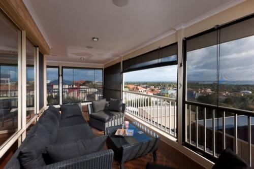 Дизайн балкона с диваном. Критерий первый – назначение балкона