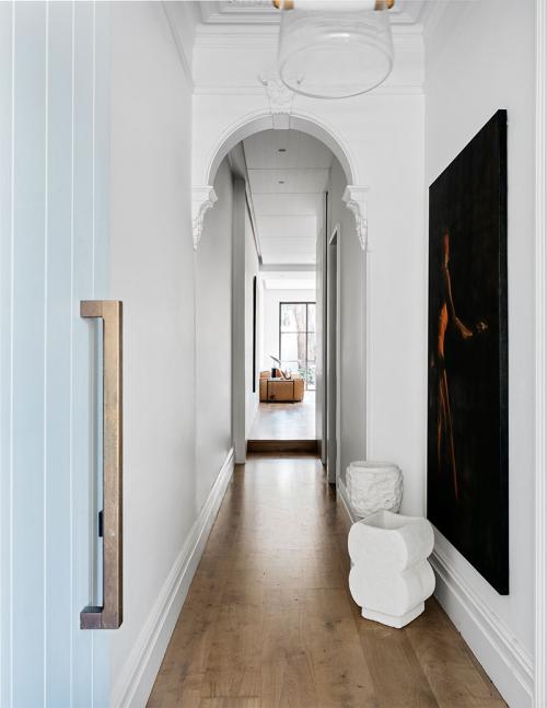 Вы не поверите, что этому светлому дому с современными интерьерами больше 100 лет 08