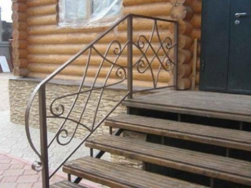 Какое лучше сделать крыльцо в доме. Металл