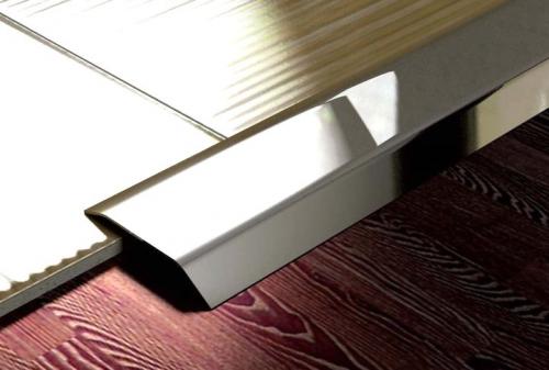 Направление рисунка линолеума. Как идеально подогнать рисунок линолеума на пороге между комнатами