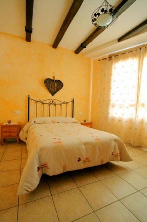 Балки на стенах в интерьере. Для каких стилей подходят потолочные балки?