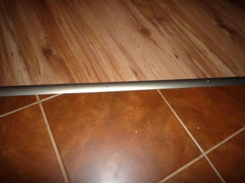 Направление рисунка линолеума. Как идеально подогнать рисунок линолеума на пороге между комнатами