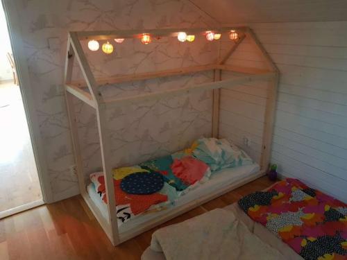 Чертежи детских кроватей. Два мастер-класса, как сделать детскую кроватку своими руками 08 Чертежи детских кроватей. Два мастер-класса, как сделать детскую кроватку своими руками 08