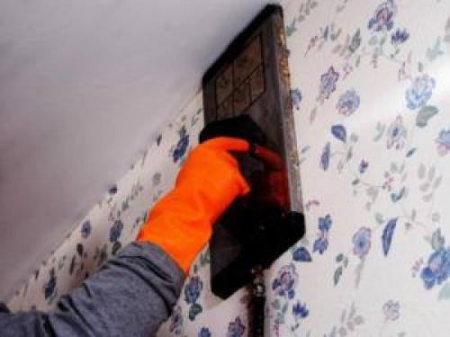 Можно ли поклеить обои на старые бумажные. Процесс поклейки обоев