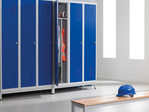 Шкафчик в раздевалке, как называется. Преимущества и недостатки