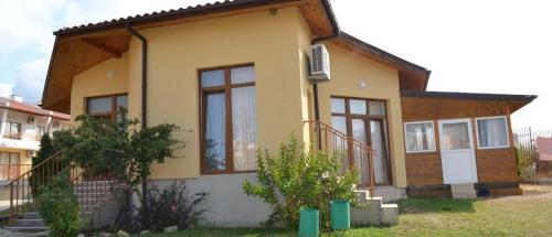 Дома со штукатуркой. Декоративная штукатурка для фасада