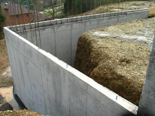 Правильный фундамент для дома. Как залить фундамент – инструкции и схемы правильной заливки своими руками