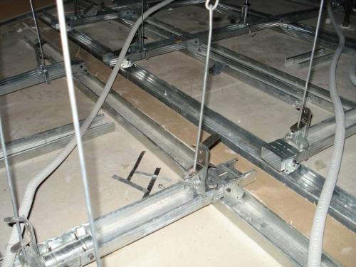 Инструмент для сборки каркаса под гипсокартон. Материал каркаса из металлических профилей 13