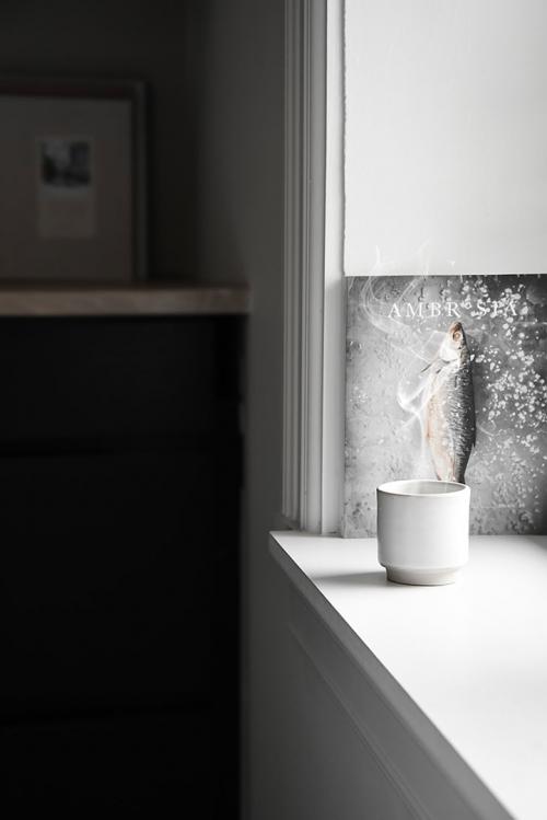 Минимализм и серый цвет в квартире 08