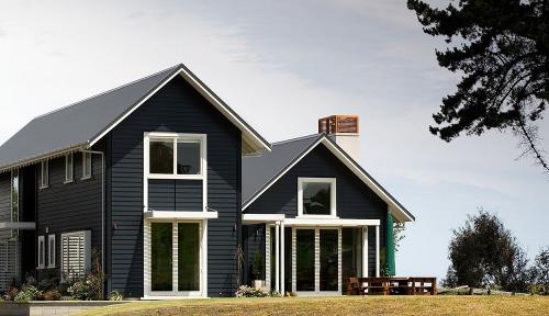 Цвет фасада дома с вишневой крышей. Основные рекомендации