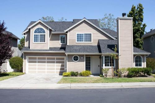 Гараж в загородном доме. Дом с гаражом – очевидные преимущества