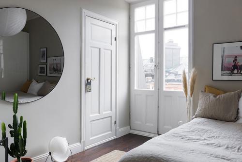 Квартира с мягкими интерьерами и небольшой террасой (53 кв. м) 11