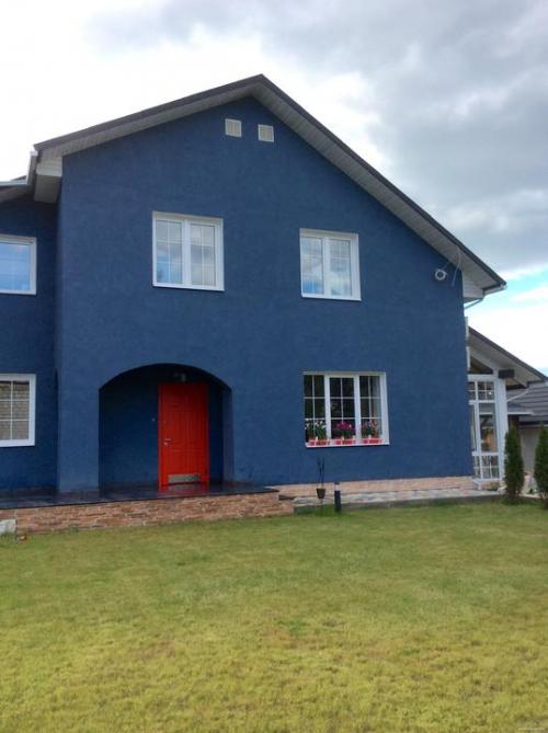 Цвет фасада дома с коричневой крышей. Сочетания