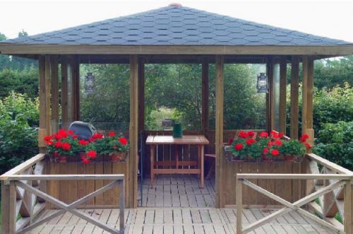 Зона отдыха на даче с навесом. Зона отдыха на даче своими руками — варианты, как сделать такую зону самостоятельно. Интересные идеи и инструкции на 125 фото!