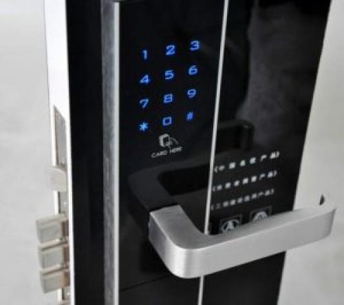 Замок с кодом на входную дверь. Преимущества и особенности кодового замка