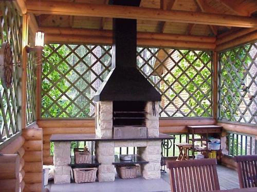 Беседка с барбекю. Особенности беседки с мангалом