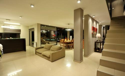 Фальш-колонны в интерьере. Колонны в интерьере — 90 фото лучших идей изящного дизайна и декора