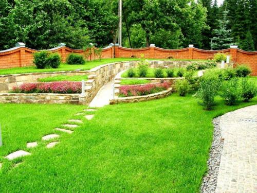 Дизайн небольшого участка возле частного дома своими руками. Как оформить дизайн двора частного дома: красивые идеи ландшафтного дизайна и советы по их применению (115 фото)