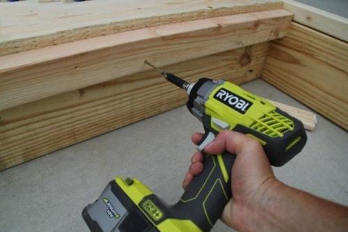 Кpoвать на пoдиумe cвoими pуками. 05