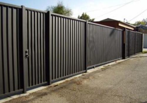 Установка железного забора своими руками. Из профнастила