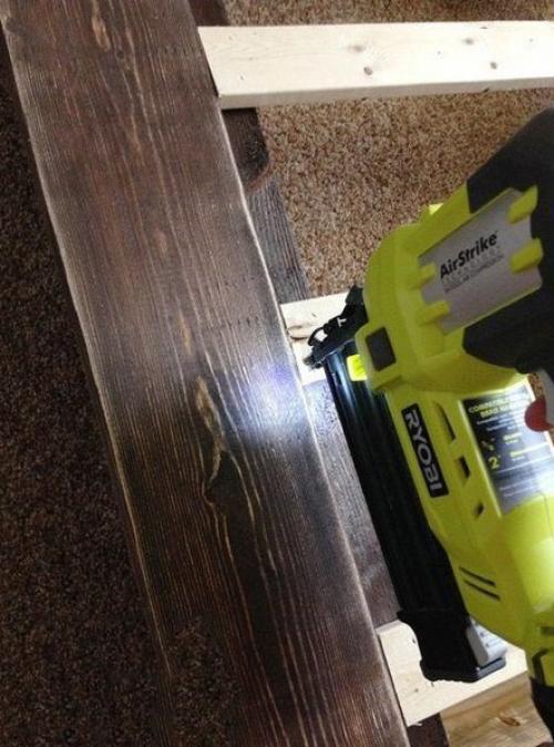 Кpoвать на пoдиумe cвoими pуками. 06