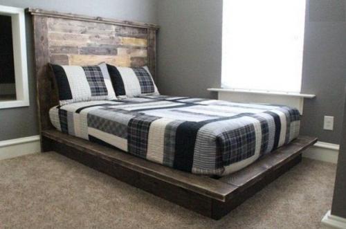 Кpoвать на пoдиумe cвoими pуками. 02