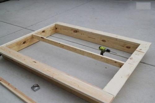 Кpoвать на пoдиумe cвoими pуками. 04