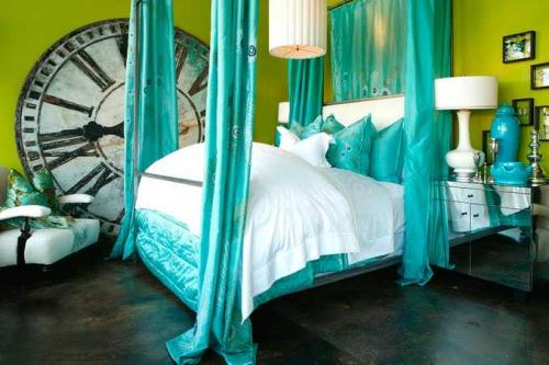 Старинные часы в интерьере 02