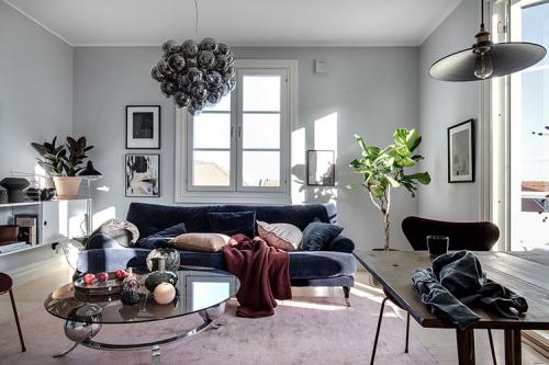 Красивый скандинавский интерьер в оттенках синего (47 кв. м) 09