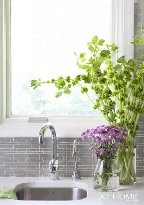 Легкая кухня в одном американском доме 01