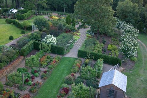 Дизайны участков дачных. Стили дачного участка — подберите лучший стиль для своей дачи с примерами в этом обзоре (115 фото + видео) 18 Дизайны участков дачных. Стили дачного участка — подберите лучший стиль для своей дачи с примерами в этом обзоре (115 фото + видео) 18