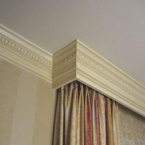 Плинтус потолочный чем резать. Как правильно резать углы потолочных плинтусов: как с помощью стусла так и без него 12