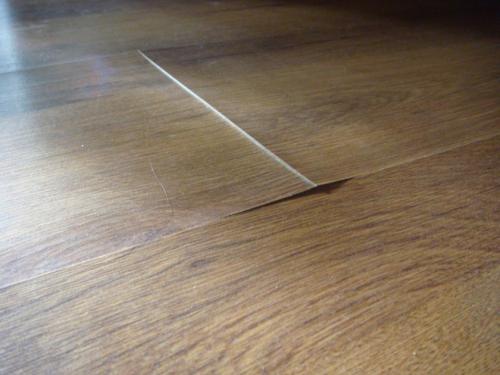 Как убрать вздутие ламината утюгом. Как починить ламинат, если он «вспух»?