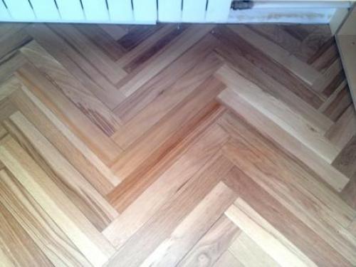 Как исправить почерневший паркет. Почему появились темные пятна на паркетной доске и в чем причина?