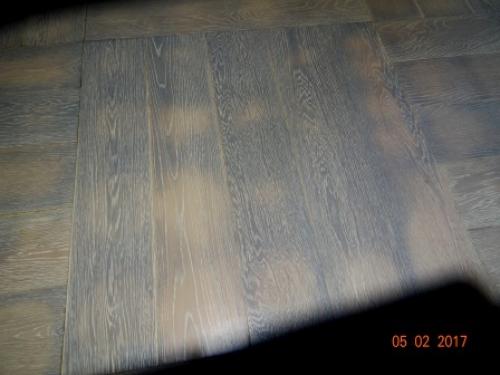 Как исправить почерневший паркет. Почему появились темные пятна на паркетной доске и в чем причина?