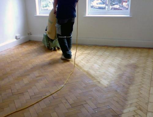 Ремонтный лак для паркета. Реставрация старого паркета в квартире без циклевки и варианты покрытия досок