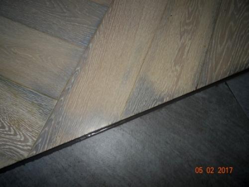 Как исправить почерневший паркет. Почему появились темные пятна на паркетной доске и в чем причина?