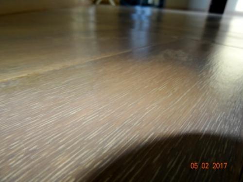 Как исправить почерневший паркет. Почему появились темные пятна на паркетной доске и в чем причина?