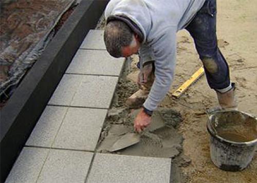 Укладка тротуарной плитки на отмостку из бетона. Укладываем плитку