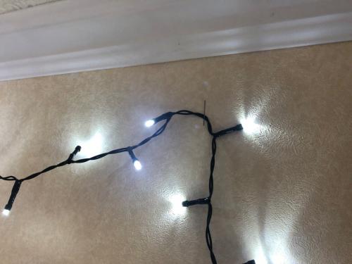 Как прикрепить бумажные украшения к стенам, чтобы не повредить их. 10 способов прикрепить гирлянду к стене