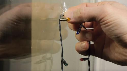 Как прикрепить бумажные украшения к стенам, чтобы не повредить их. 10 способов прикрепить гирлянду к стене