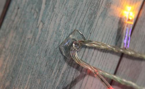 Как прикрепить бумажные украшения к стенам, чтобы не повредить их. 10 способов прикрепить гирлянду к стене