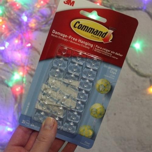 Как прикрепить бумажные украшения к стенам, чтобы не повредить их. 10 способов прикрепить гирлянду к стене