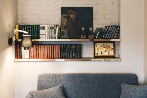 Как повесить подвесную полку. Существующие разновидности полок