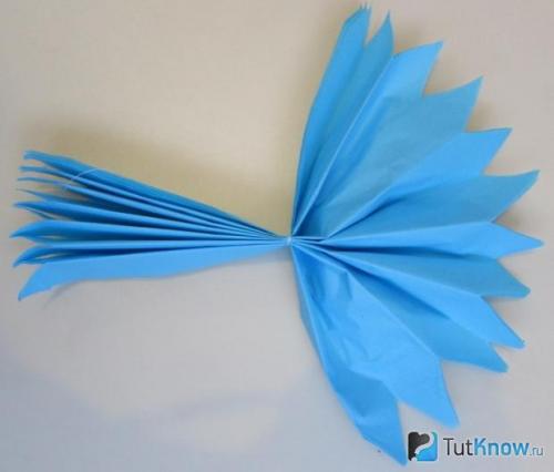 Как превратить комнату в произведение искусства: советы по украшению бумагой 10