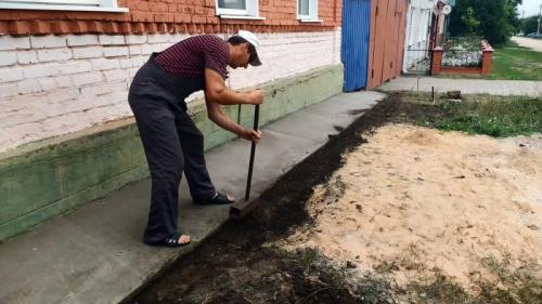 Как выровнять бетонную отмостку. Процесс ремонта разрушенной отмостки