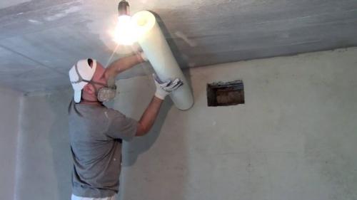 Как клеить стеклообои на потолок. Зачем клеить стеклообои на потолок и как это сделать правильно