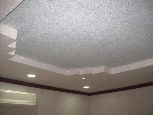 Как клеить стеклообои на потолок. Зачем клеить стеклообои на потолок и как это сделать правильно