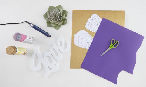 Как сделать бумажные цветы для украшения комнаты. Мастер-класс: объемные цветы для украшения стены своими руками