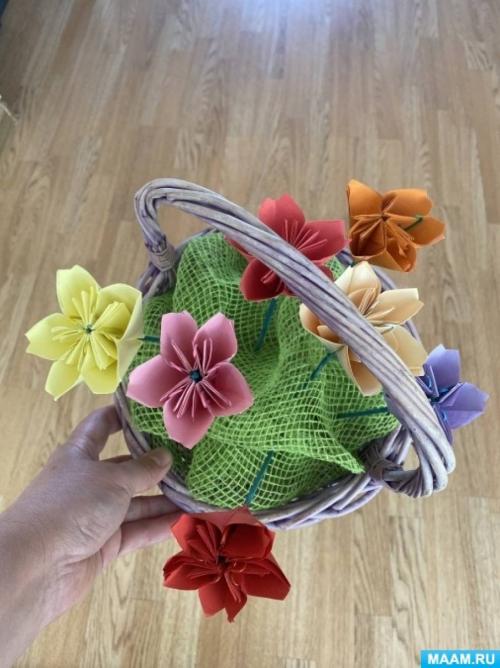 Какие основные техники оригами можно применять для декора комнаты к весне. Мастер-класс по изготовлению поделки в технике оригами «Весенние цветы»